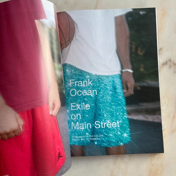 032C MAGAZINE No. 33 33RD ISSUE BERLIN WINTER 2017/2018 WITH STICKERS - Picture 2 of 5